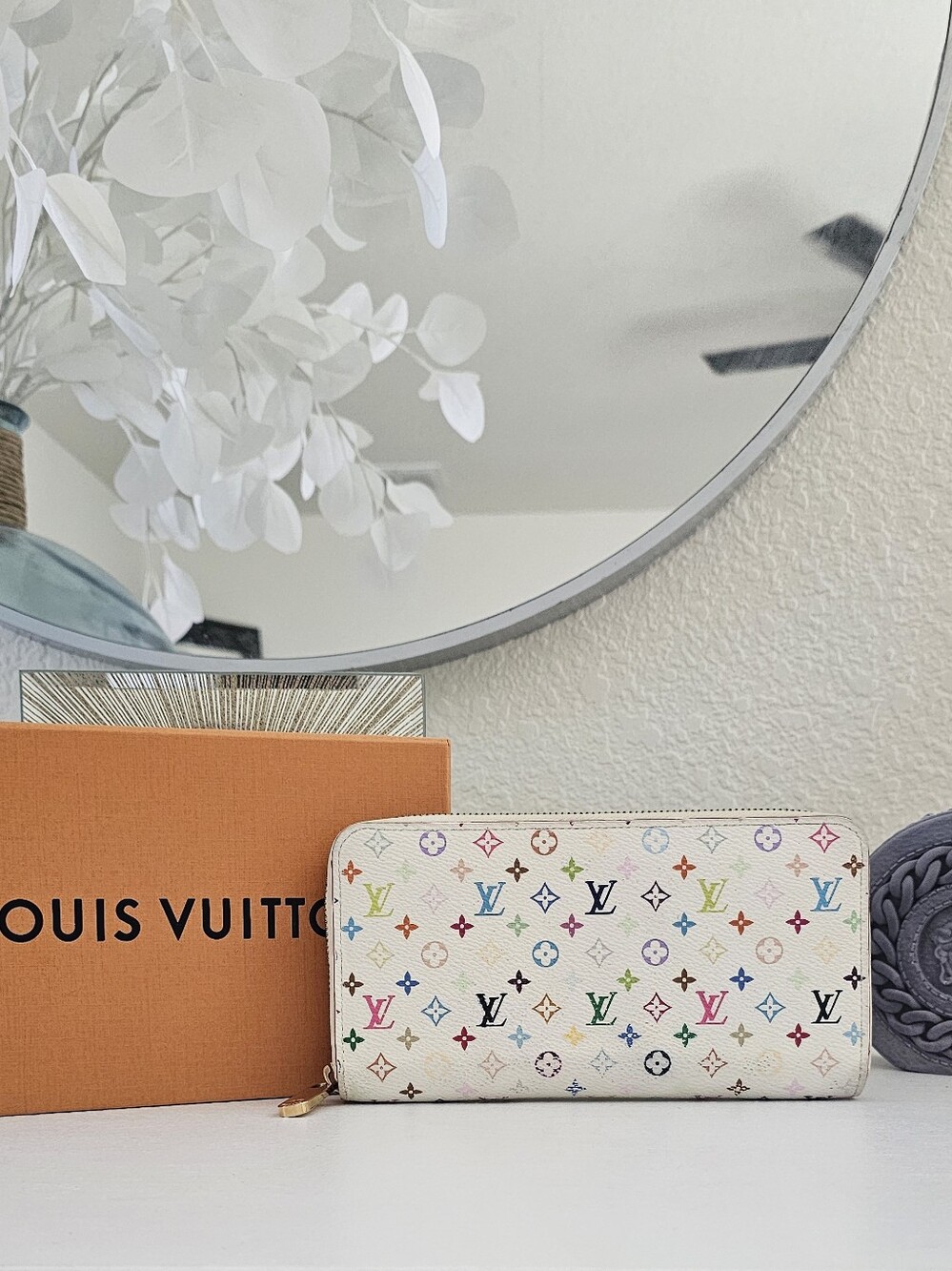 GUC Takashi Murakami Zippy White Litchi Wallet